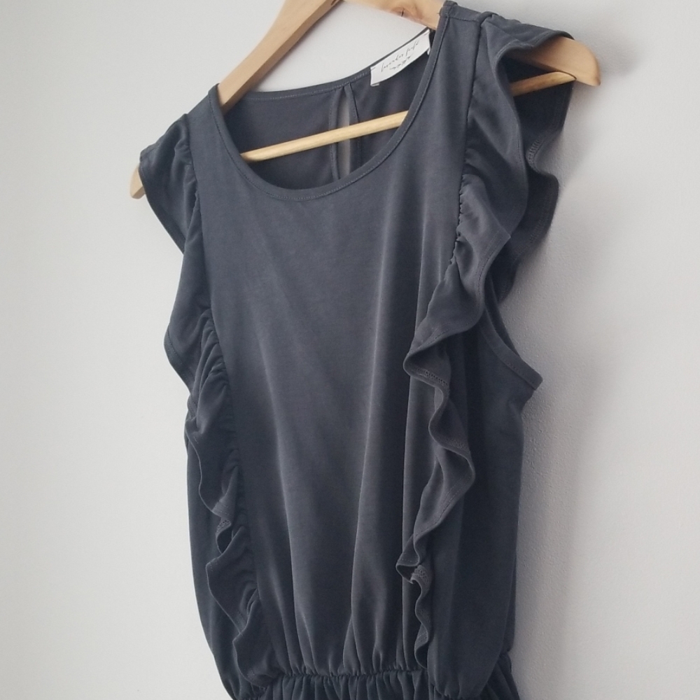 💎3/$12 Anthropologie Lavender Field charcoal ruffled tank